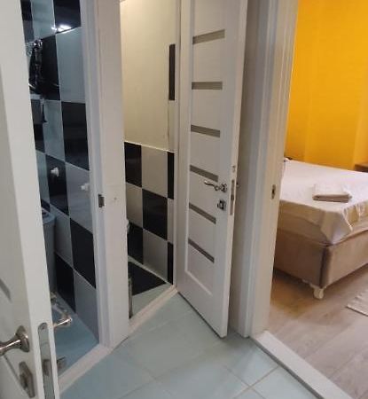 One Room With A Shared Bathroom Kişinev Dış mekan fotoğraf